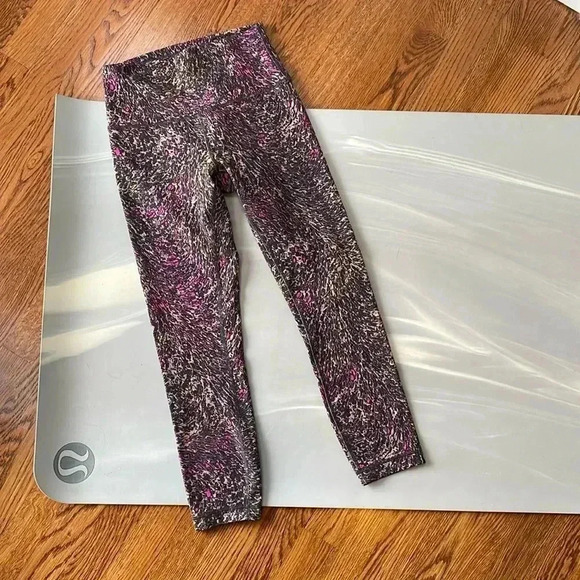 Lululemon I 6 - Picture 1 of 11